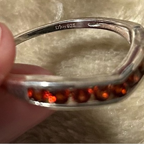 925 sterling silver genuine red garnet ring size 8 - Picture 7 of 8